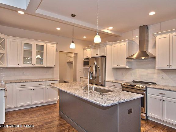 2nd image of 118 Dorie Ln
