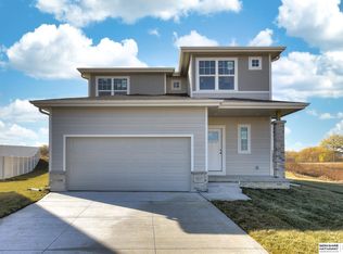 18117 Sage Cir, Omaha, NE 68136