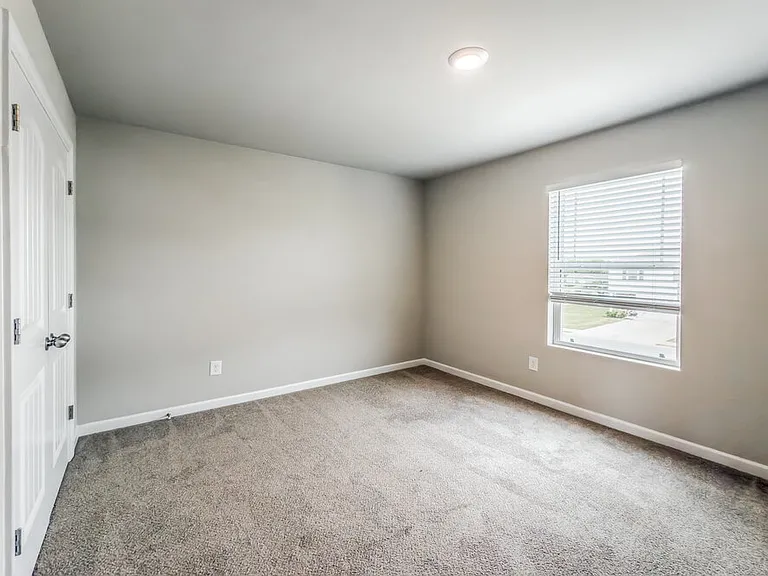 2240 Lismore Dr — Photo 12