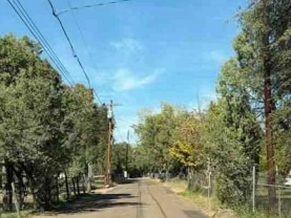 Exterior Neighborhood (street photo)