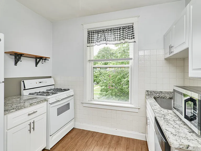 5202 Bancroft Ave #A — Photo 14