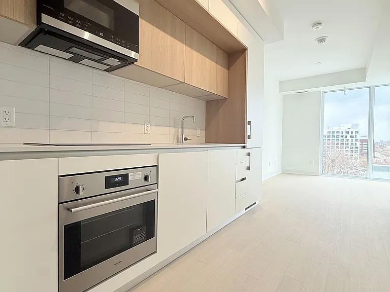 322 Dupont St #709 — Photo 3