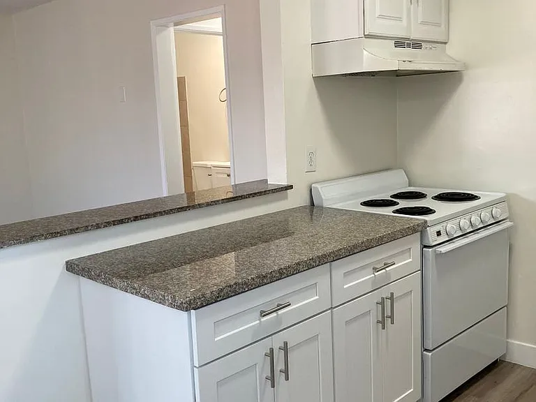 650 Linden Ave — Photo 30