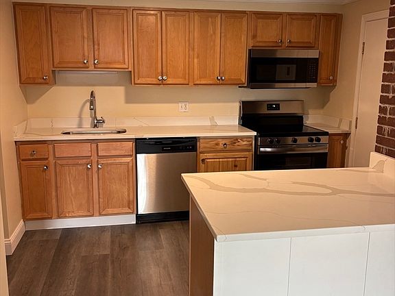 5th image of 17 Sinai Cir APT D9
