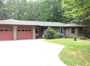 6285 Wayne Ave, Pentwater, MI 49449