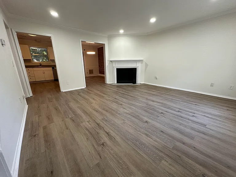 1801 Queen Anne Ct — Photo 4