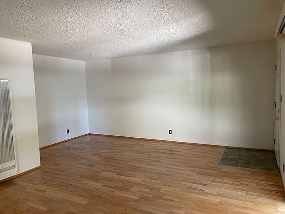 3rd image of 1281 Bonanza Ave APT 4