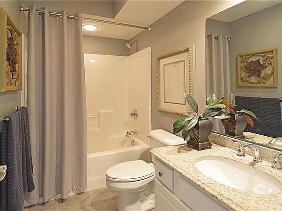 5th image of 8101 Rainbow Dr