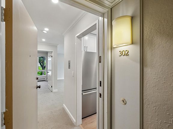 2nd image of 821 N Humboldt St APT 302