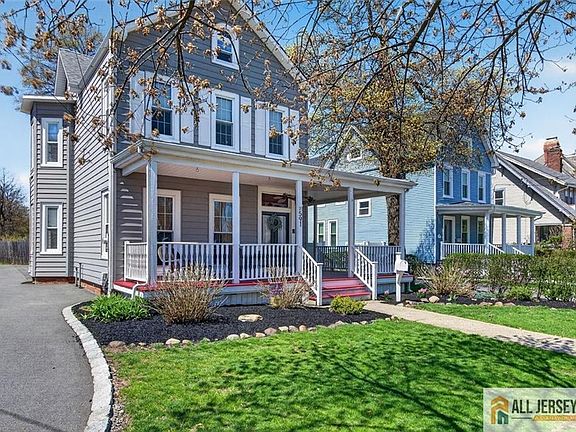 2nd image of 591 Barron Ave