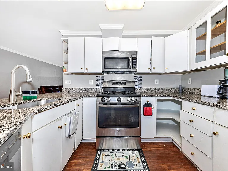 9215 McCarty Rd — Photo 6