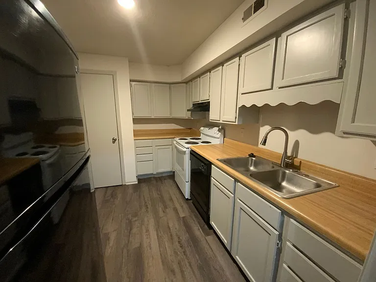 507 Columbia Dr #L — Photo 11