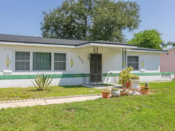 6085 45th Ave N, Kenneth City, FL 33709
