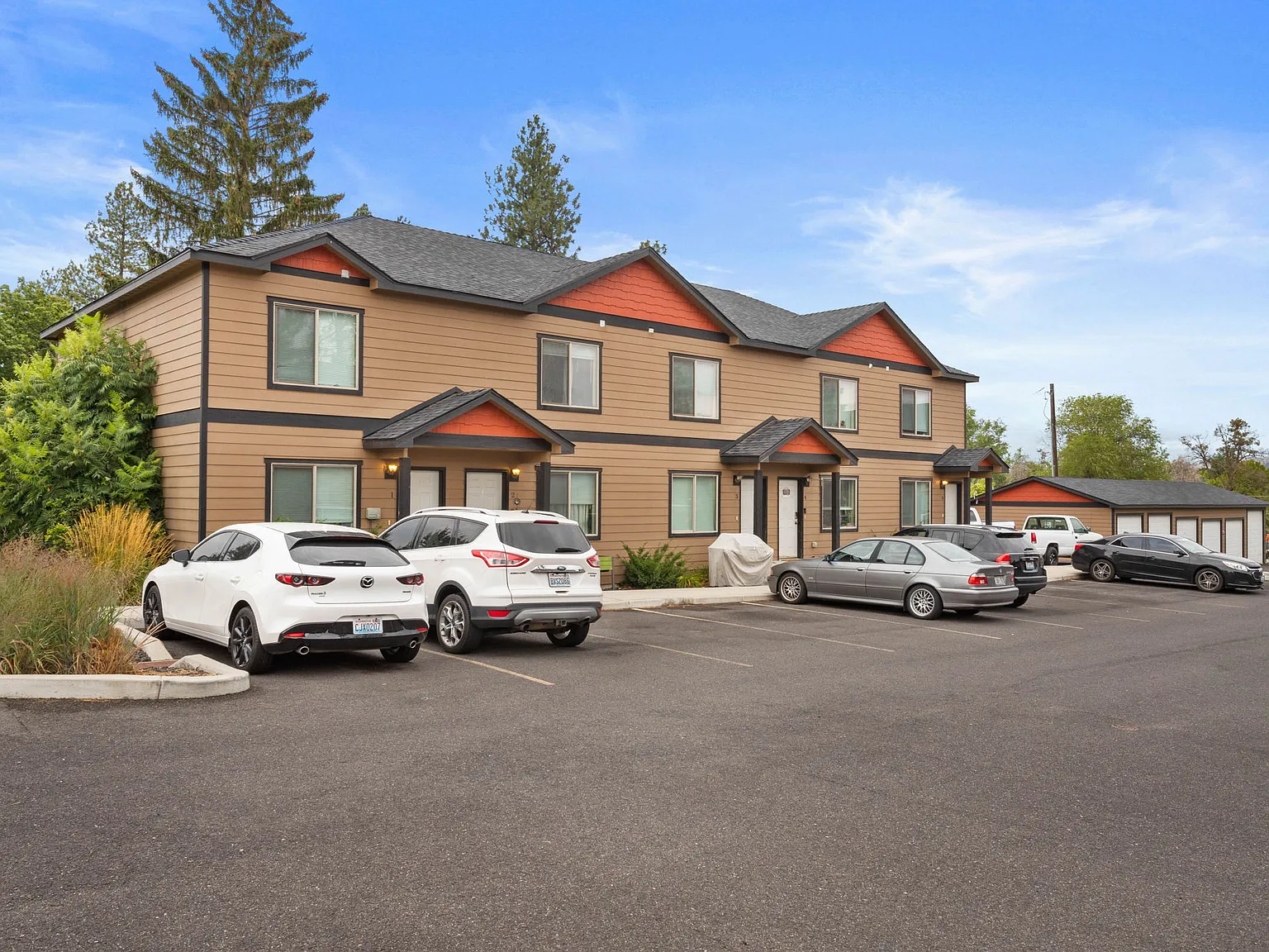 2 bed, 1.5 bath, 1050 sqft, $1,500 — Photo 1