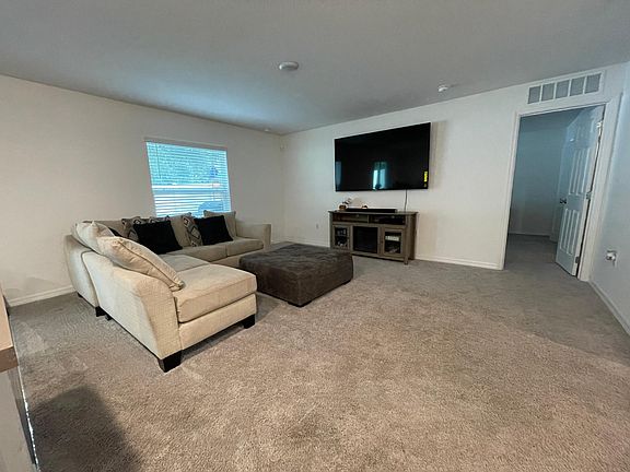 4th image of 247 Gladiola Ct