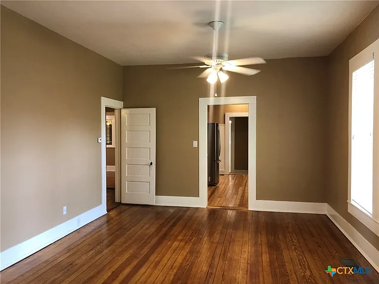 414 W San Antonio St — Photo 6