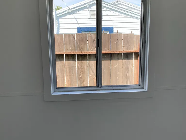 Sumner St — Photo 8