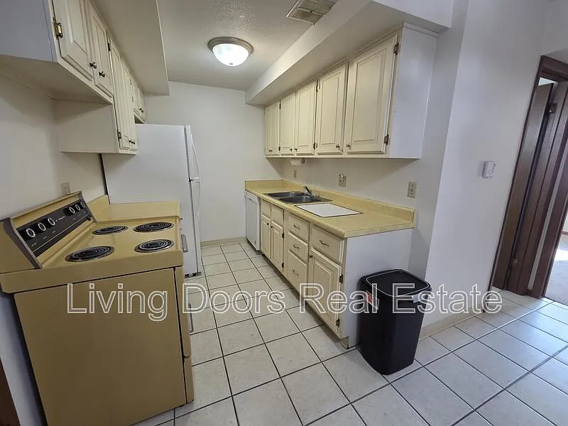 1 bed, 1.0 bath, 555 sqft, $725 — Photo 2