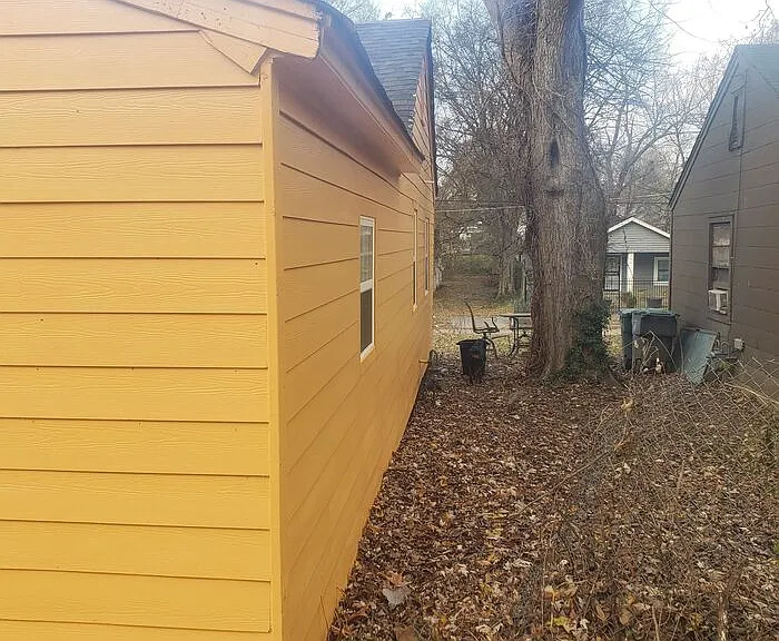 3189 Yale Ave — Photo 2