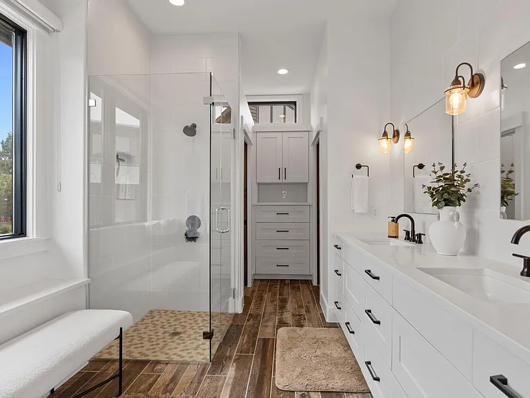 Primary ensuite bathroom