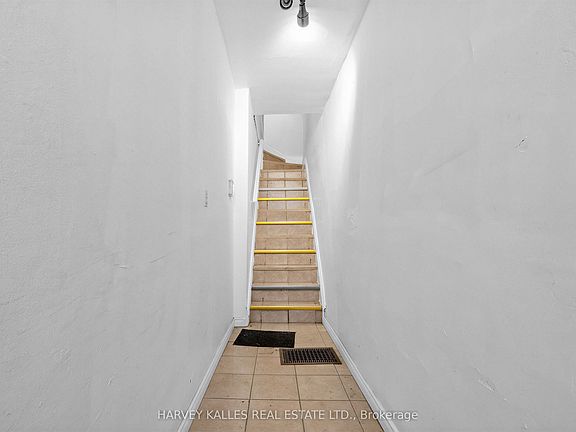 3rd image of 506 Adelaide St W