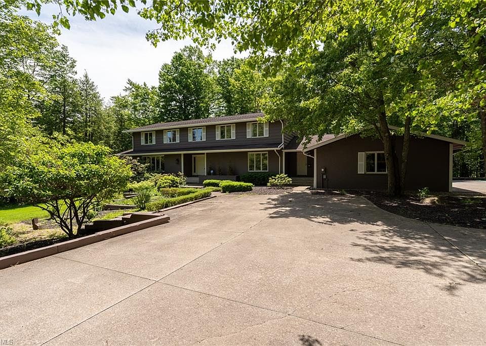 1st image of 26 Hunting Hollow Dr