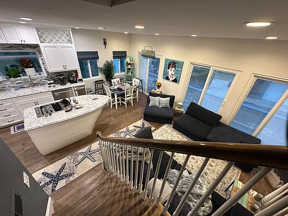 2nd image of 124 35th St