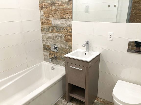 4th image of 425 Wythe Ave APT 3