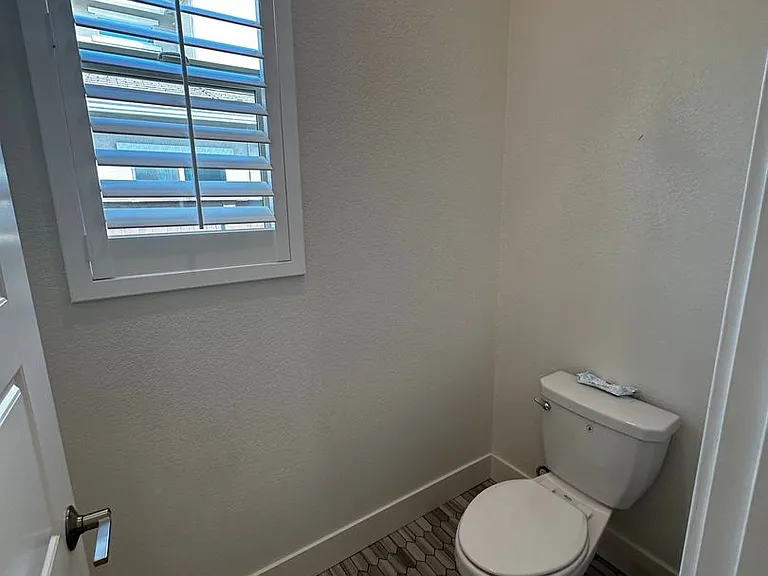 2305 Banks Dr — Photo 31
