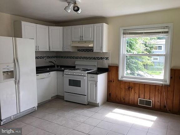 3rd image of 5805 Vandegrift Ave