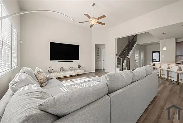 618 Ellwood Terrace Ln — Photo 13