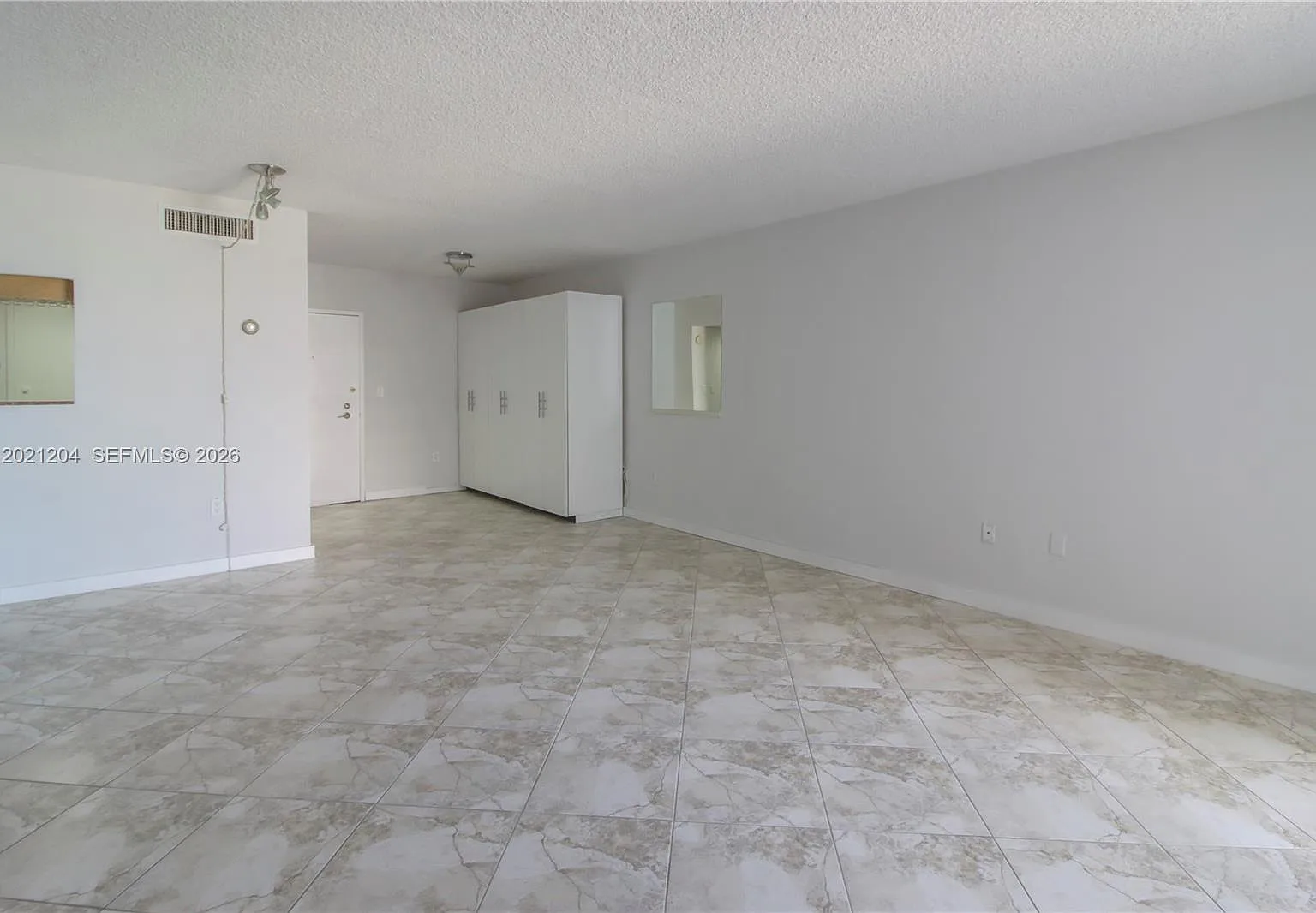 South Bay Club Condo — Photo 3