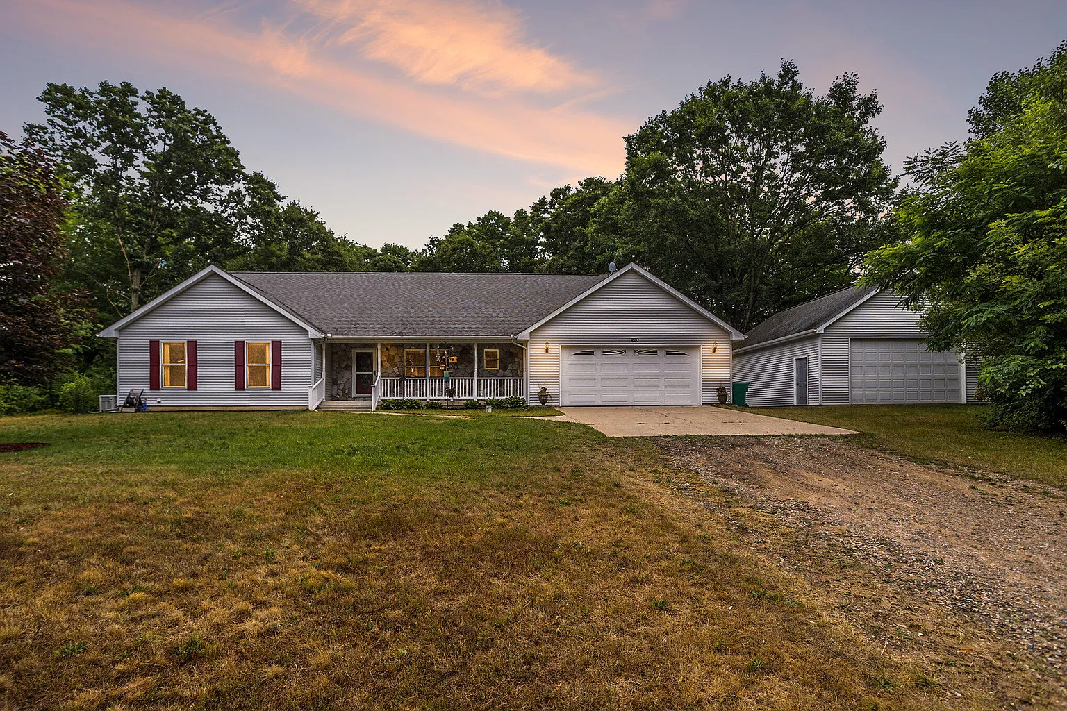 200 Pinetree Ln photo 1