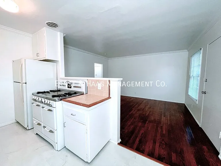 1224 Bennett Ave #3 — Photo 4