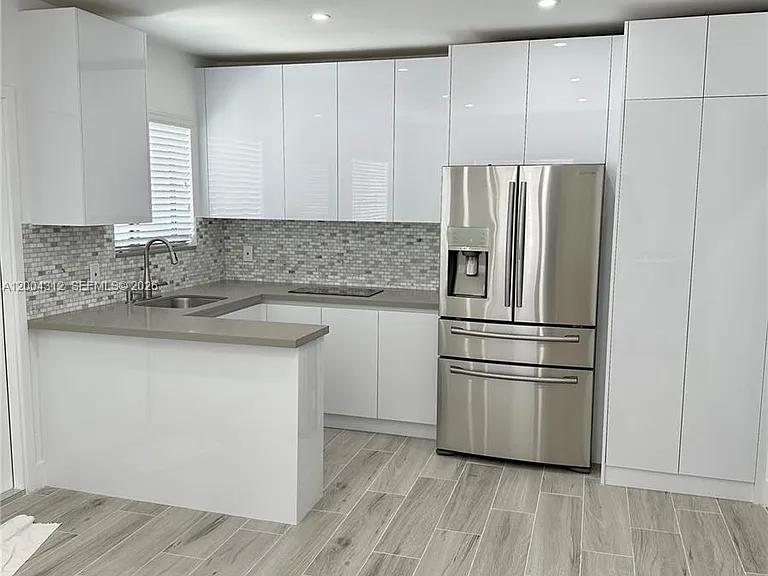 551 SW 57th Ave #1 — Photo 1