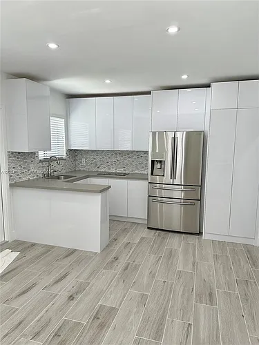 551 SW 57th Ave #1 Photo 1