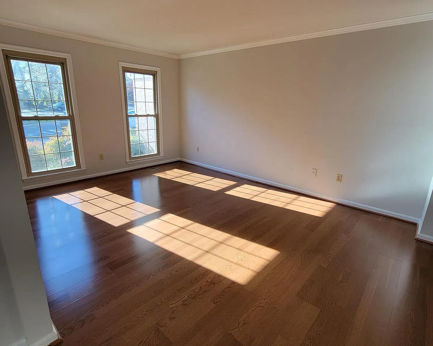 4 bed, 3.5 bath, 2308 sqft, $3,400 — Photo 3