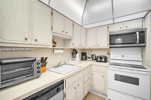 1950 S Ocean Dr #4D — Photo 16