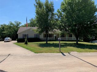 26328 Falling Leaf, Warrenton, MO 63383