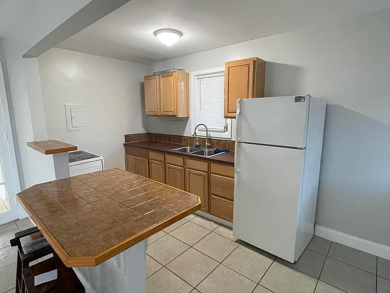 623 Selkirk St #B — Photo 1