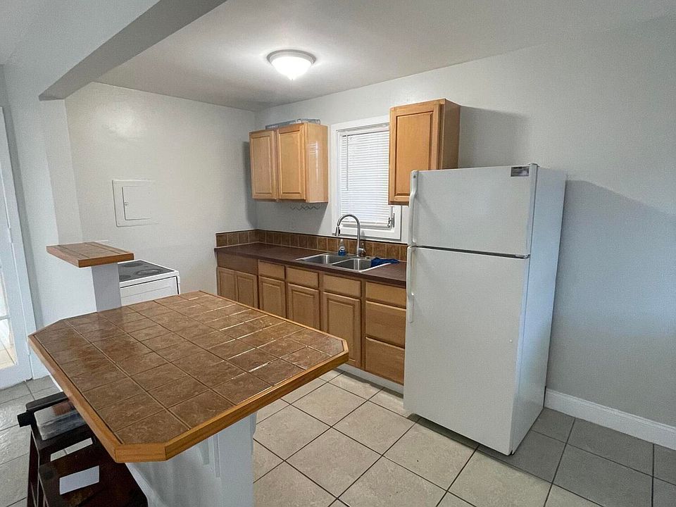 1st image of 623 Selkirk St #B