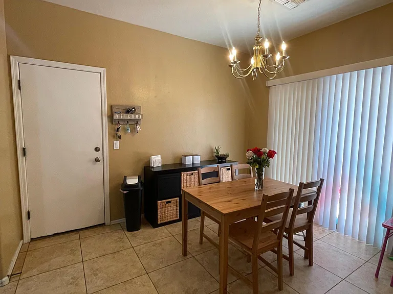 585 S Buena Vista Ct — Photo 4