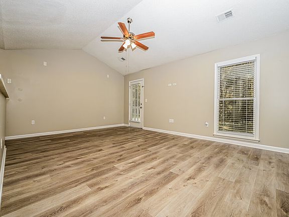 3rd image of 125 Vesta Ct