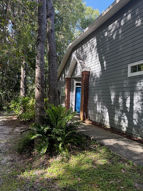 walkway to the main door