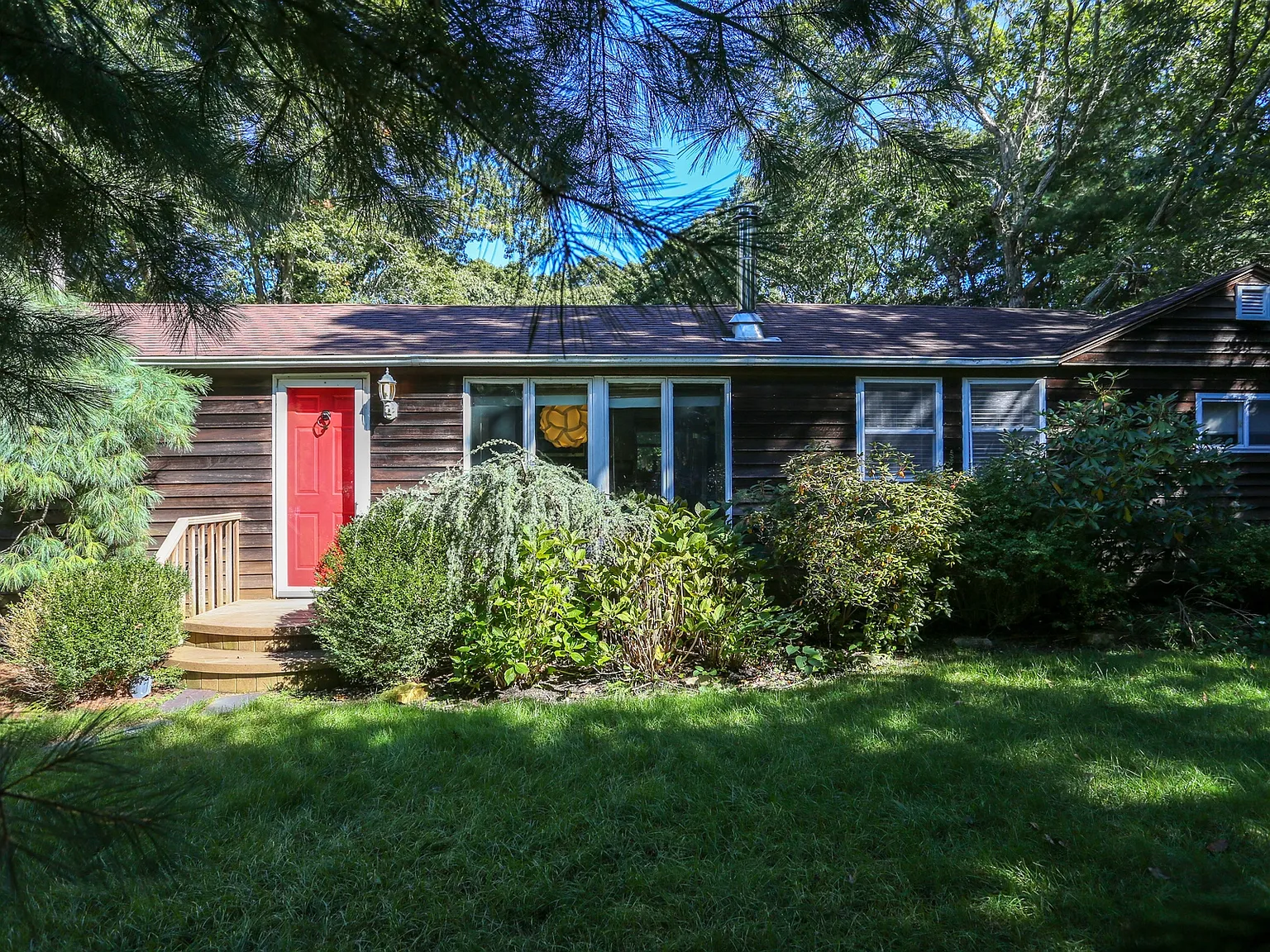 Hampton Bays Summer Charm — Photo 1