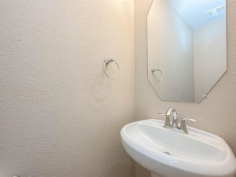 24630 Folkstone Cir — Photo 17