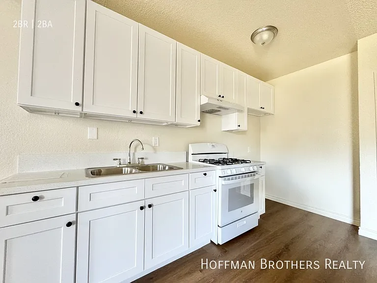 15552 Nordhoff St #105 — Photo 3