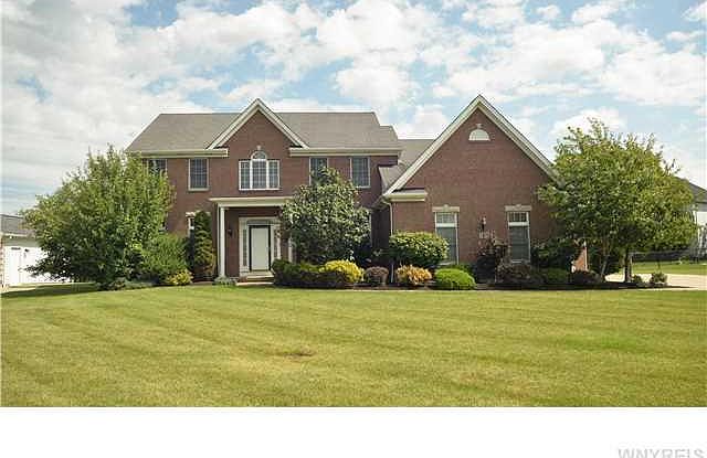 1st image of 5485 Pine Loch Ln