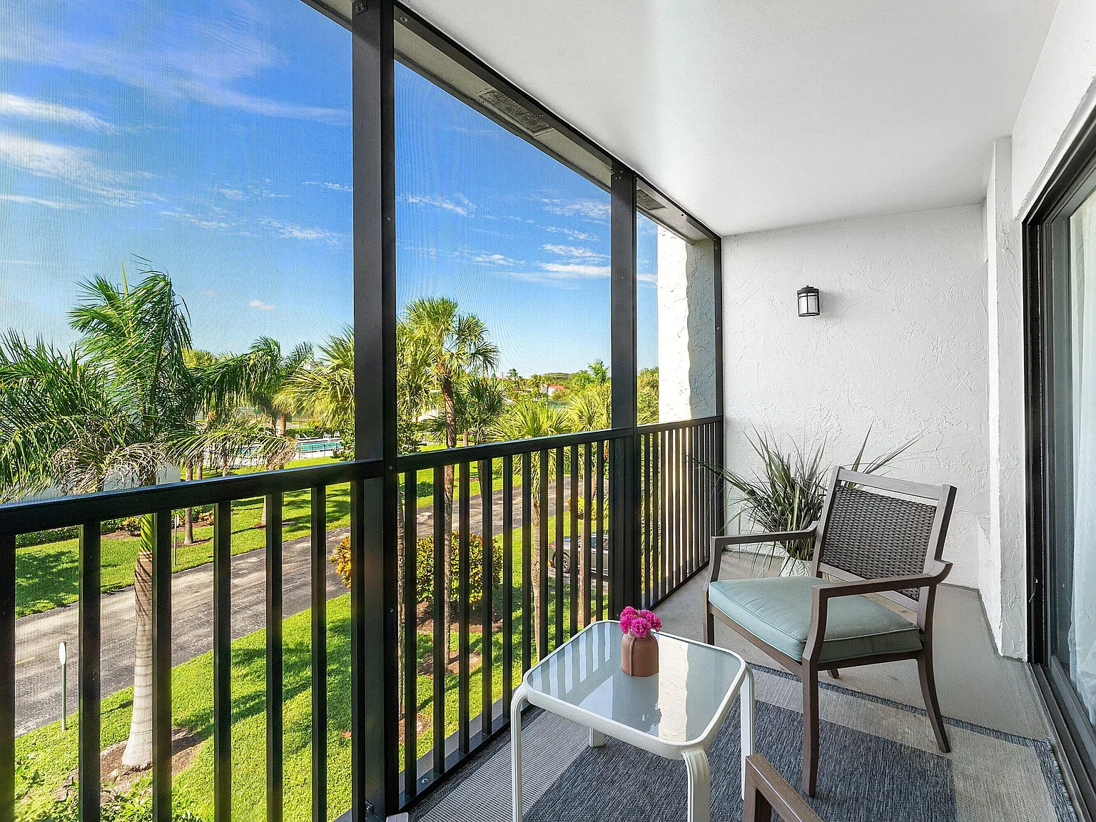2 bed, 2.0 bath, 1200 sqft, $3,200 — Photo 3