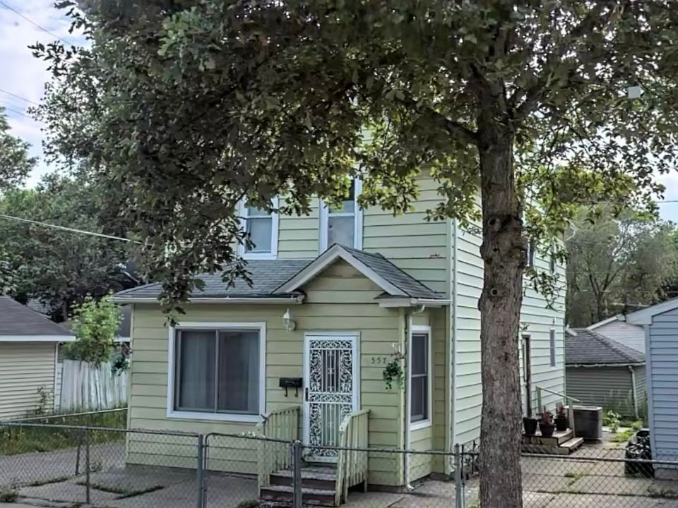 2nd image of 557 Arundel St